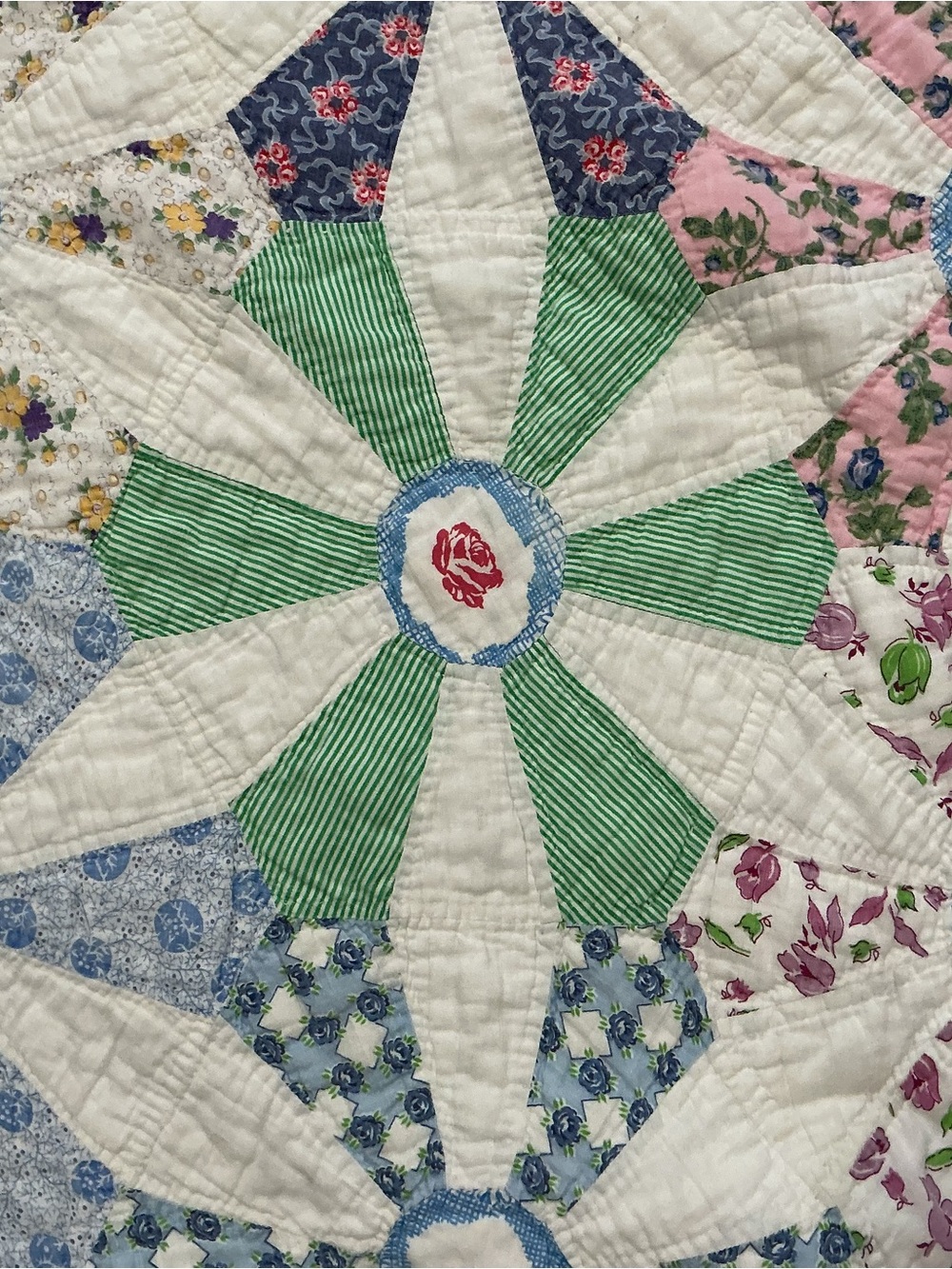Vintage Floral Pinwheel Patchwork Quilt CottageCore 65”x86” - Picture 9 of 11